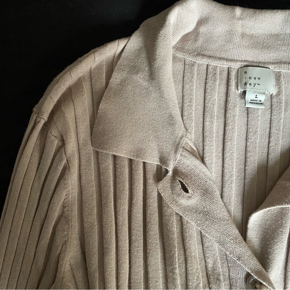 Light Beige Ribbed Button-Up Cardigan - Picture 2 of 6